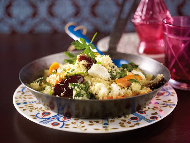 Gemüse-Couscous mit Datteln und Feta Rezept | LECKER