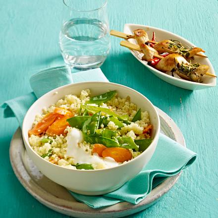 Gemüse-Couscous mit Hähnchenspießen Rezept Gemüse-Couscous mit Hähnchenspießen Rezept
