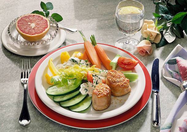 Gemüse mit Quark-Dip und Putenmedaillons Rezept