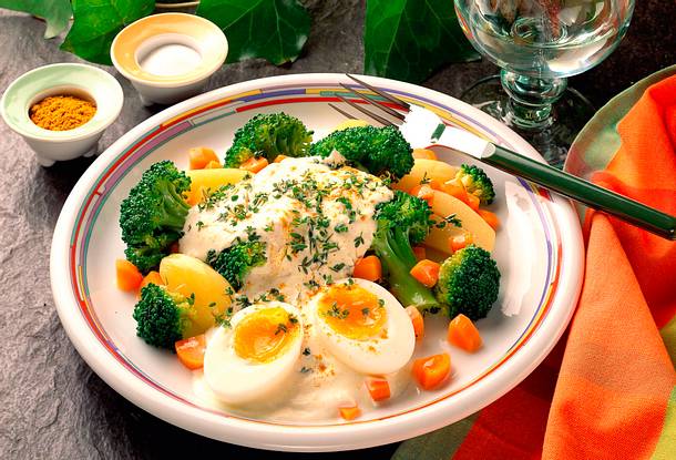Gemüse mit Quarkcreme und wachsweichem Ei Rezept Gemüse mit Quarkcreme und wachsweichem Ei Rezept