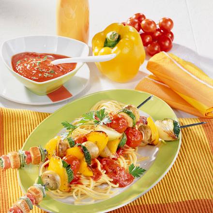 Gemüse-Schaschlik auf Spaghetti Rezept Gemüse-Schaschlik auf Spaghetti Rezept