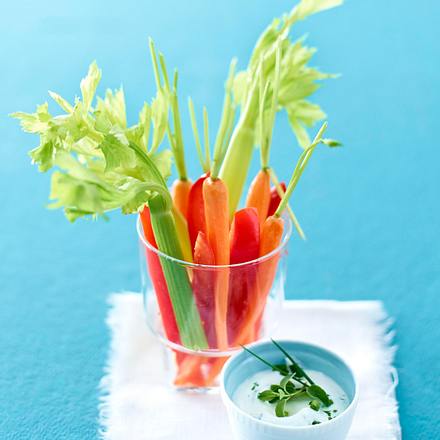 Gemüse-Sticks mit Kräuterquark Rezept