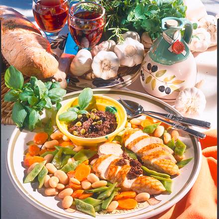 Gemüse und Hähnchen mit Olivenpüree Rezept