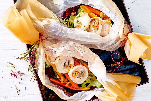 Gemüsegeschenk mit Ziegenkäse und Brotcrunch Rezept Gemüsegeschenk mit Ziegenkäse und Brotcrunch Rezept