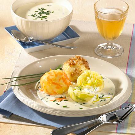 Gemüsekloß-Trio in Schnittlauchsoße Rezept Gemüsekloß-Trio in Schnittlauchsoße Rezept
