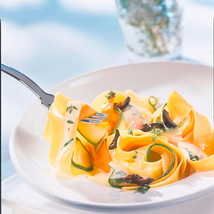 Gemüsenudeln mit Kräutersoße Rezept