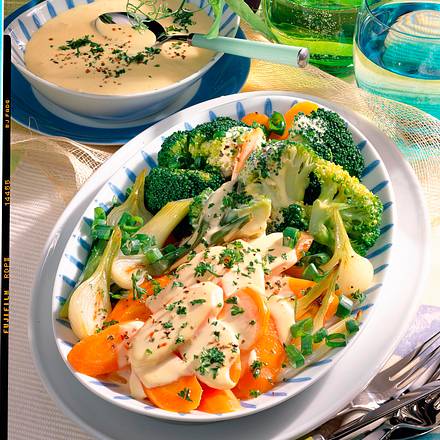 Gemüseplatte mit Käsesoße Rezept Gemüseplatte mit Käsesoße Rezept