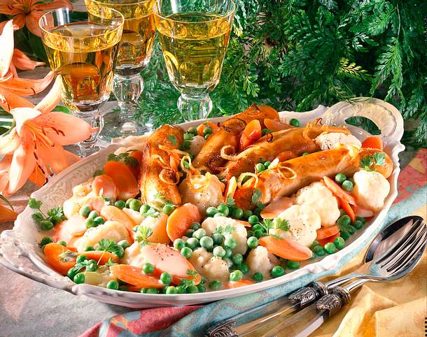 Gemüseplatte mit Kalbsbratwurst Rezept Gemüseplatte mit Kalbsbratwurst Rezept