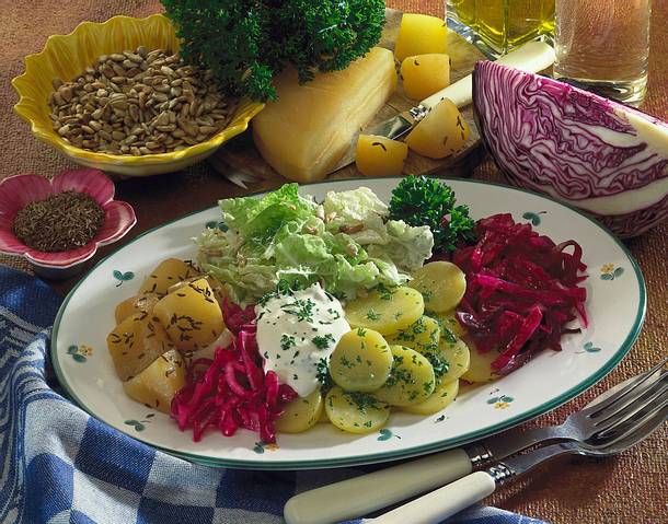Gemüseplatte mit Kohl und Kartoffeln Rezept Gemüseplatte mit Kohl und Kartoffeln Rezept