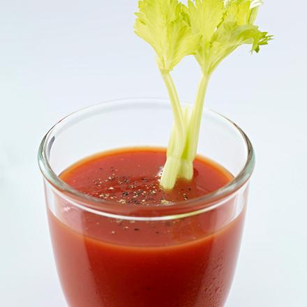 Gemüsesäfte vier mal anders: Möhrensaft, Kerbel und Curry Rezept