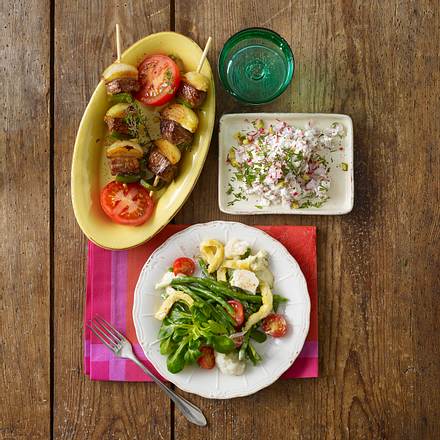 Gemüsesalat mit Käse-Omelett Rezept Gemüsesalat mit Käse-Omelett Rezept