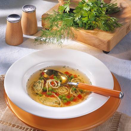 Gemüsesuppe mit Kräuterflädle Rezept Gemüsesuppe mit Kräuterflädle Rezept