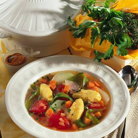 Gemüsesuppe mit Polenta-Nockerln Rezept Gemüsesuppe mit Polenta-Nockerln Rezept