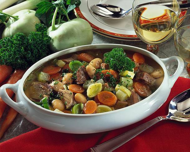 Gemüsesuppe mit Putenoberkeule Rezept
