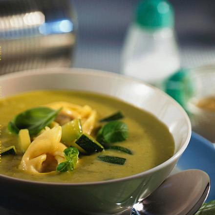 Gemüsesuppe mit Tortelloni Rezept Gemüsesuppe mit Tortelloni Rezept