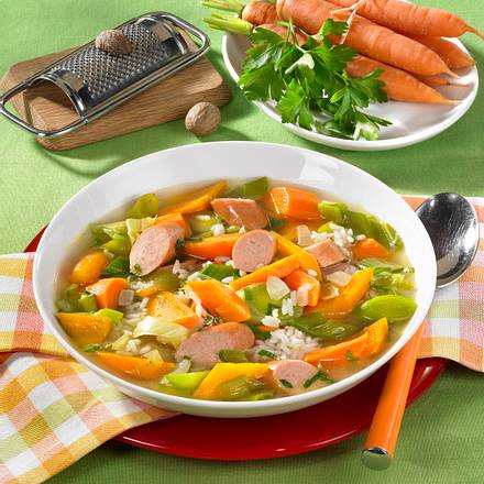 Gemüsesuppe mit Würstchen Rezept Gemüsesuppe mit Würstchen Rezept