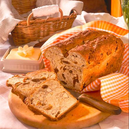 Gemütliches Frühstücksbuffet Mandel-Feigen-Brot Rezept
