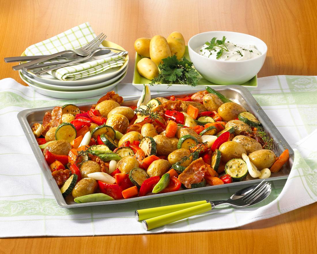 Gemüse-Blech-Kartoffeln Rezept | LECKER
