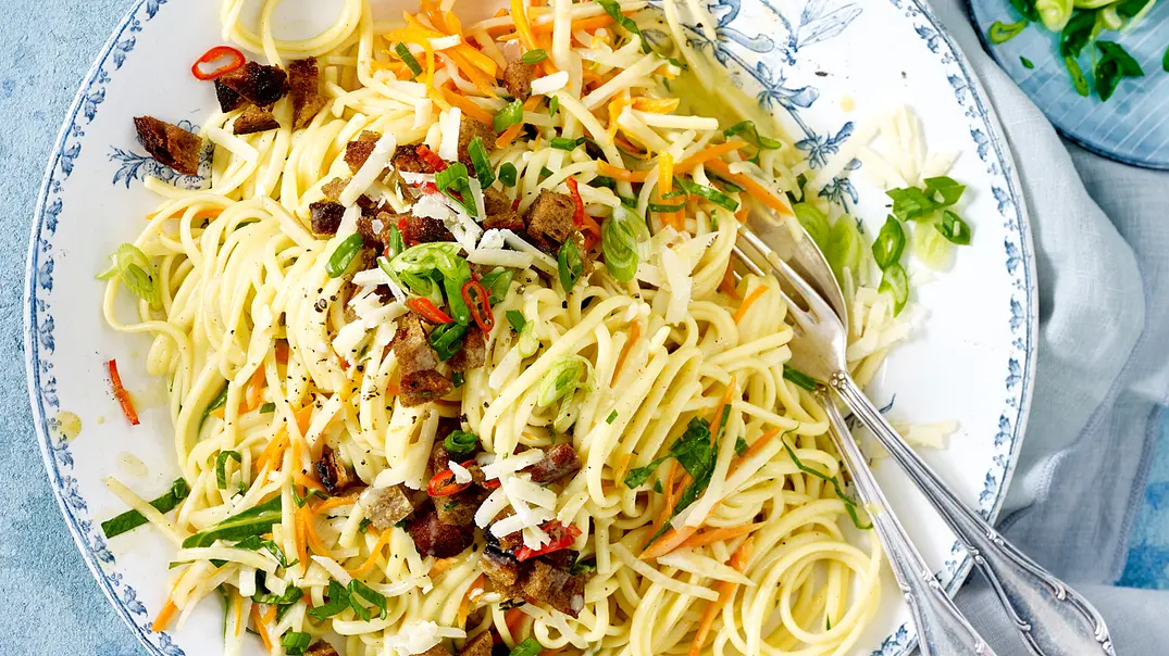 Gemüse-Carbonara mit Linguine Rezept - Foto: LECKER @ Bauer Media Group Gemüse-Carbonara mit Linguine Rezept - Foto: LECKER @ Bauer Media Group