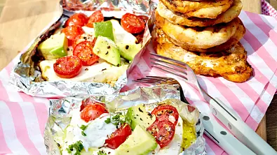 Gemüse-Feta-Päckchen Rezept - Foto: LECKER @ Bauer Media Group