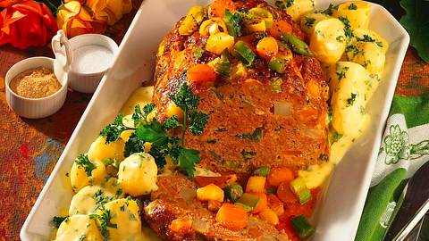 Gemüse-Hackbraten mit Bechamelkartoffeln Rezept - Foto: Först, Thomas
