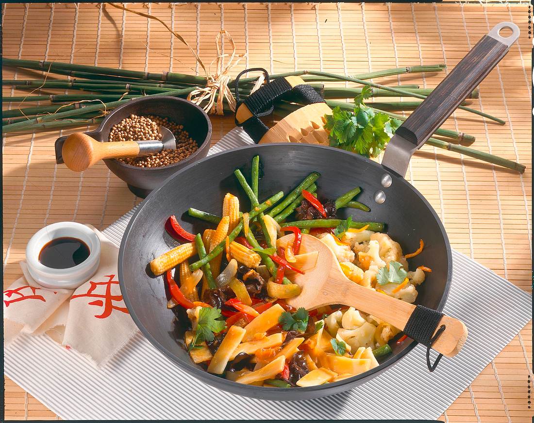 Gemüse im Wok Rezept | LECKER