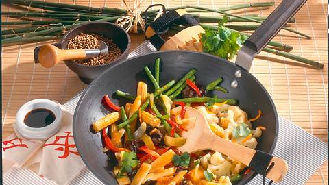 Gemüse im Wok Rezept - Foto: House of Food / Bauer Food Experts KG