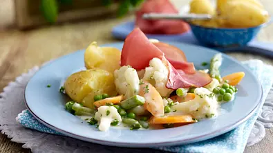 Gemüse in Béchamelsoße zu Katenschinken Rezept - Foto: LECKER @ Bauer Media Group