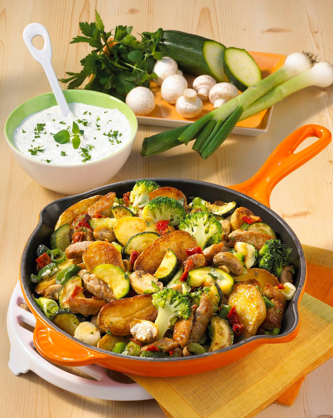 Gemüse-Kartoffel-Pfanne Rezept | LECKER