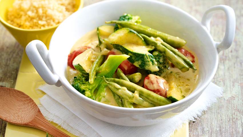 Gemüse-Kokos-Curry zu Couscous Rezept - Foto: House of Food / Bauer Food Experts KG