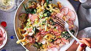 Partysalate: Cremiger Spätzle-Salat  - Foto: House of Food / Bauer Food Experts KG