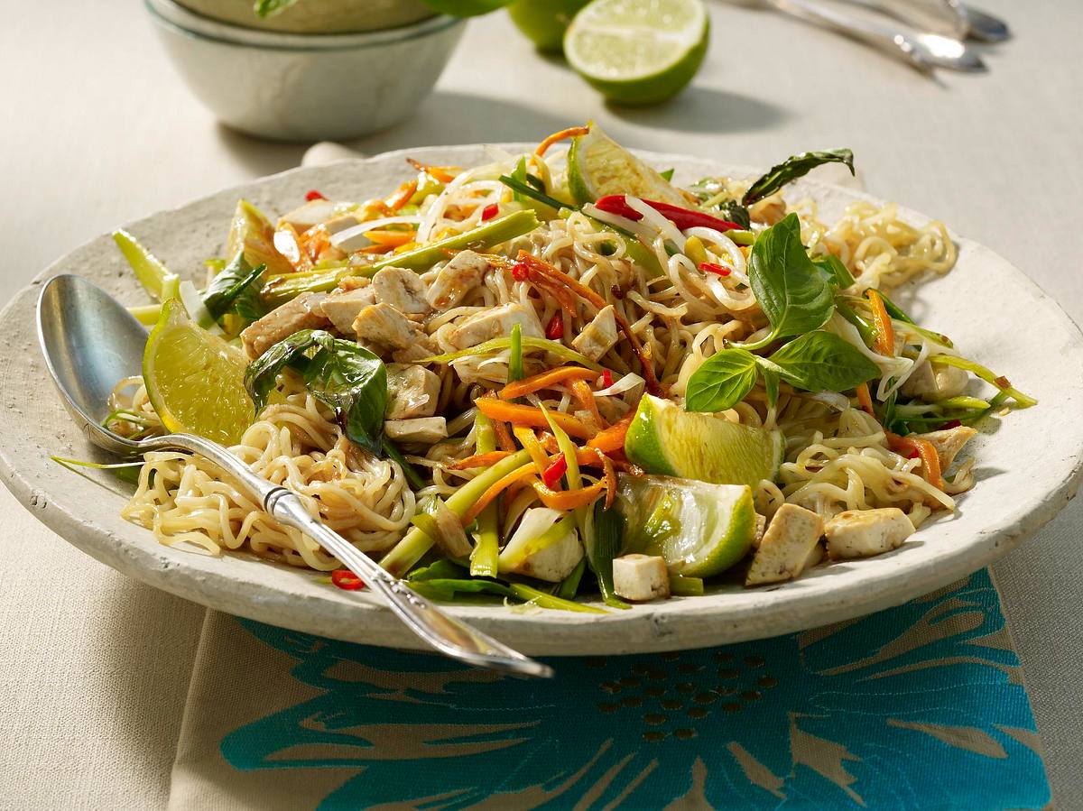Gemüse-Nudeln mit Tofu Rezept