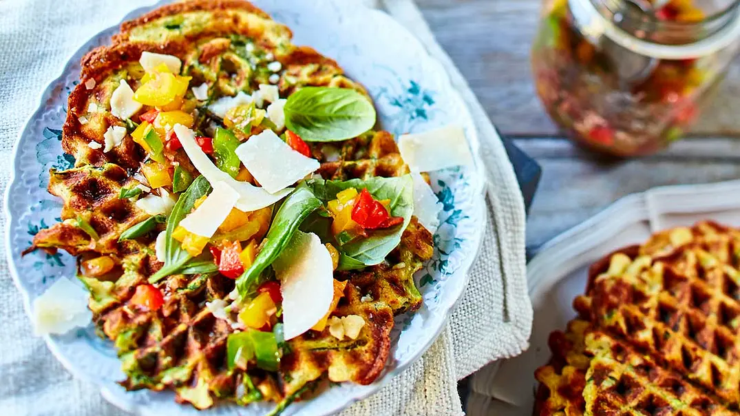 Gemüse-Pancake mit Paprika-Salsa Rezept - Foto: LECKER @ Bauer Media Group Gemüse-Pancake mit Paprika-Salsa Rezept - Foto: LECKER @ Bauer Media Group