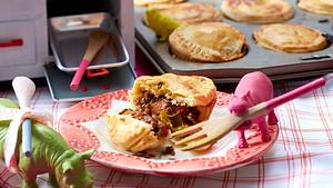 Gemüse-Pies mit Rinderhack Rezept - Foto: House of Food / Bauer Food Experts KG