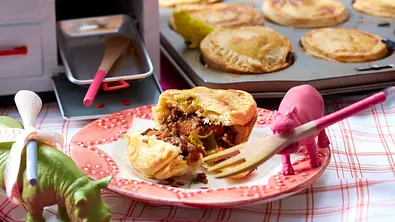 Gemüse-Pies mit Rinderhack Rezept - Foto: LECKER @ Bauer Media Group