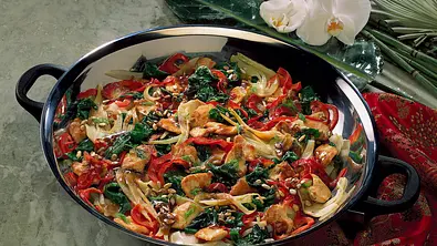 Gemüse-Putenpfanne aus dem Wok Rezept - Foto: LECKER @ Bauer Media Group