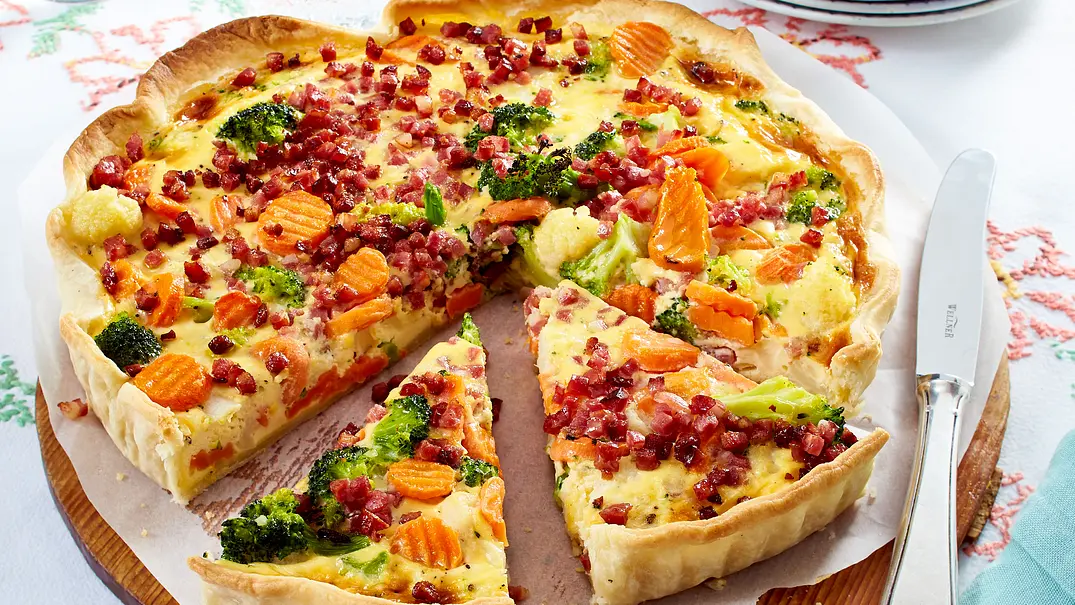 Gemüse-Quiche mit Speck Rezept - Foto: LECKER @ Bauer Media Group Gemüse-Quiche mit Speck Rezept - Foto: LECKER @ Bauer Media Group