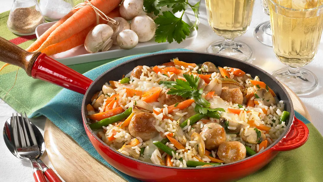 Gemüse-Reispfanne mit Brätbällchen Rezept - Foto: LECKER @ Bauer Media Group Gemüse-Reispfanne mit Brätbällchen Rezept - Foto: LECKER @ Bauer Media Group