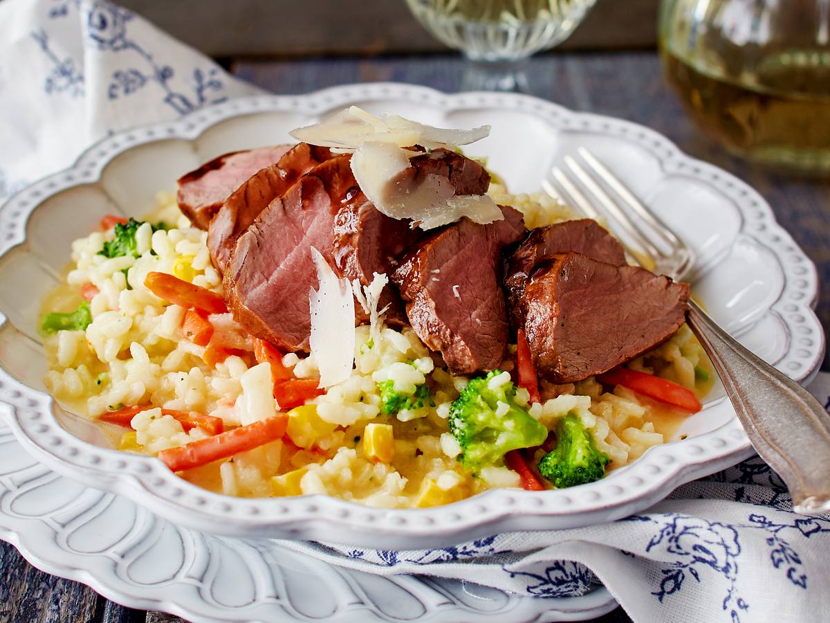 Gemüse-Risotto mit glasiertem Balsamico-Schweinefilet Rezept