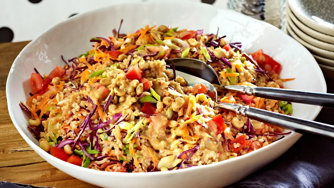 Gemüse-Taboulé mit Ingwer-Erdnuss-Dressing Rezept - Foto: LECKER @ Bauer Media Group Gemüse-Taboulé mit Ingwer-Erdnuss-Dressing Rezept - Foto: LECKER @ Bauer Media Group