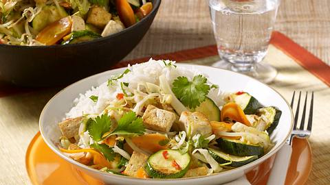 Gemüse und Tofu aus dem Wok Rezept - Foto: House of Food / Bauer Food Experts KG