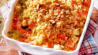 Gemüseauflauf mit Mandel-Käse-Crumble Rezept - Foto: LECKER @ Bauer Media Group Gemüseauflauf mit Mandel-Käse-Crumble Rezept - Foto: LECKER @ Bauer Media Group