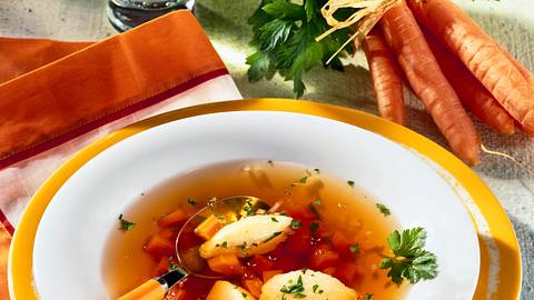Gemüsebrühe mit Grießklößchen Rezept - Foto: House of Food / Bauer Food Experts KG