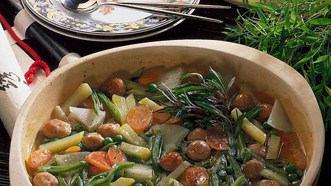 Gemüseeintopf aus dem Tontopf Rezept - Foto: Neckermann