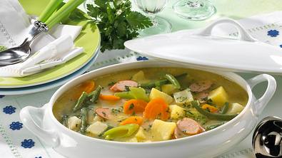 Gemüseeintopf mit Würstchen Rezept - Foto: LECKER @ Bauer Media Group