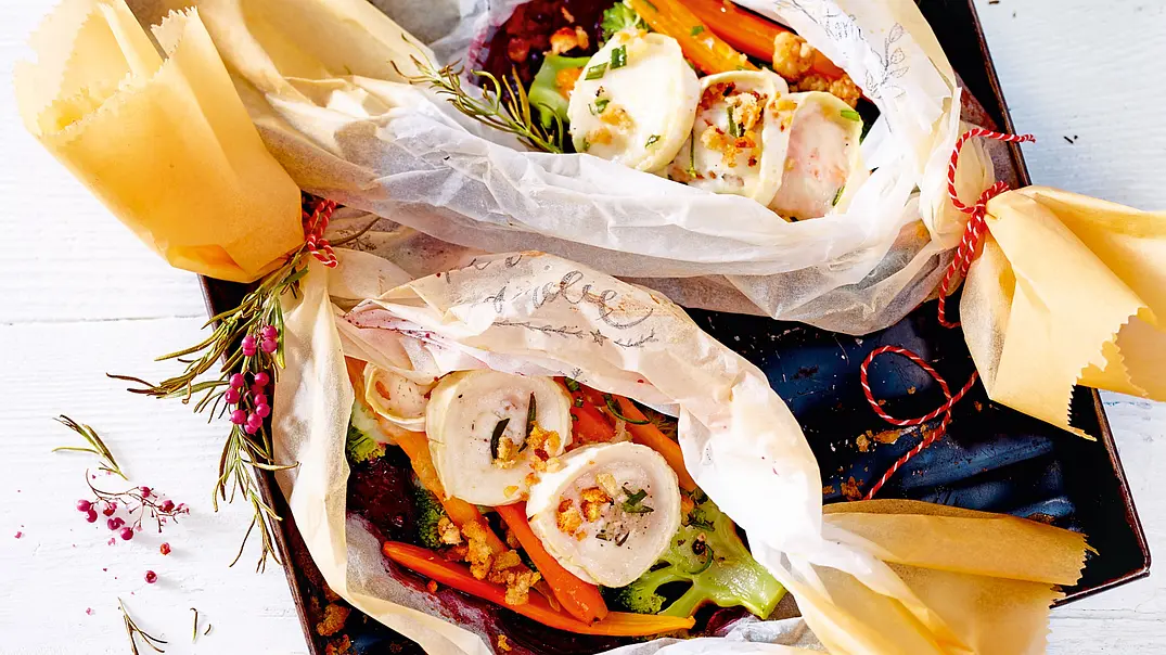 Gemüsegeschenk mit Ziegenkäse und Brotcrunch Rezept - Foto: LECKER @ Bauer Media Group Gemüsegeschenk mit Ziegenkäse und Brotcrunch Rezept - Foto: LECKER @ Bauer Media Group