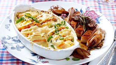 Gemüsegratin mit Kotelett und Honigschalotten Rezept - Foto: House of Food / Bauer Food Experts KG