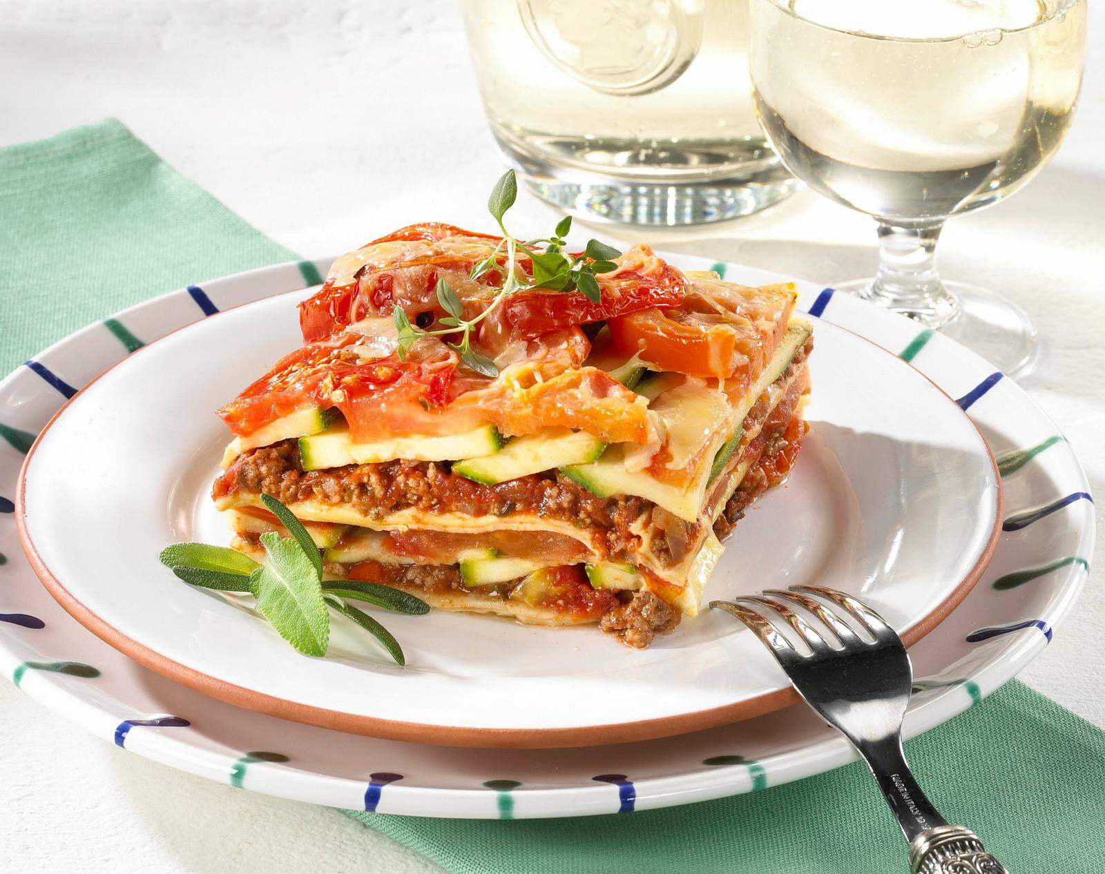 Gemüselasagne mit Hacksoße Rezept | LECKER
