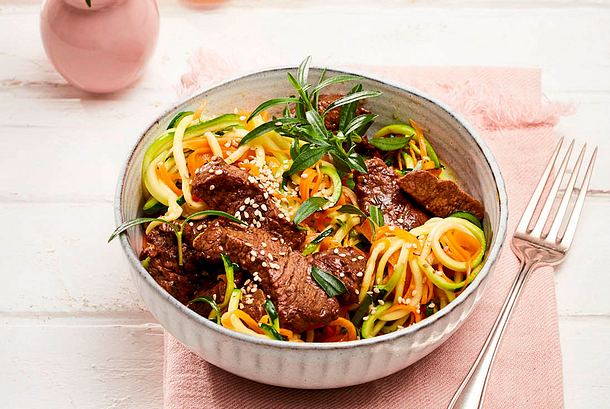 Gemüsenudeln mit Rinderfiletstreifen Rezept