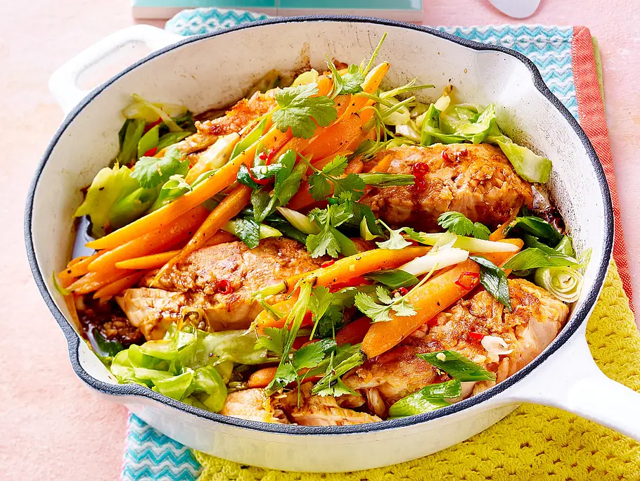 Gemüsepfanne mit Lachs Rezept Gemüsepfanne mit Lachs Rezept